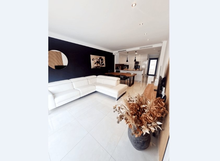 Представляем виллу в Бенихофар с потрясающими видами.Бенихофар - уютный город, расположенный на побережье Коста Бланка. Уникальное место для желающих 