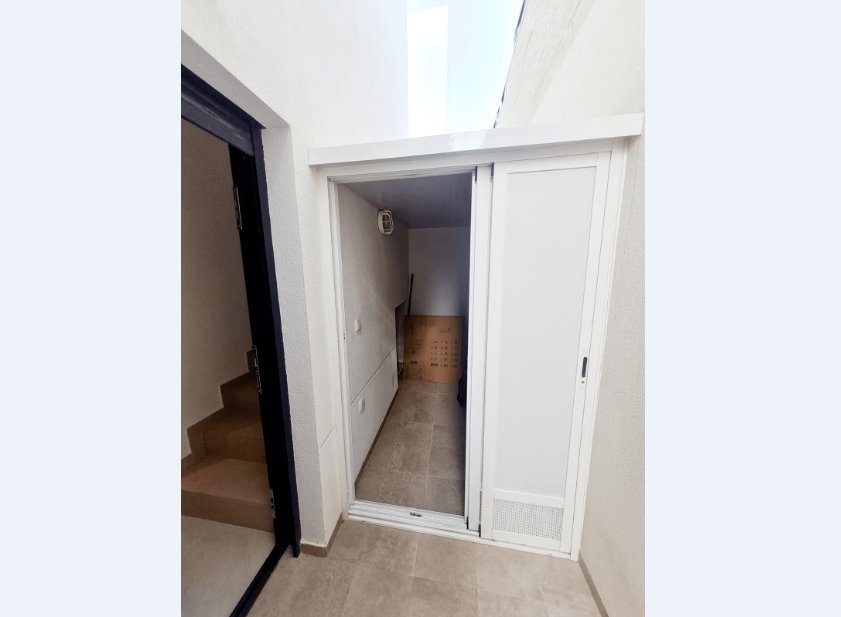 Представляем виллу в Бенихофар с потрясающими видами.Бенихофар - уютный город, расположенный на побережье Коста Бланка. Уникальное место для желающих 