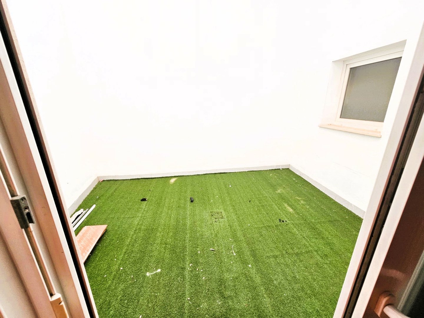 We present a large apartment on the first floor in the center of the city of Torrevieja.Torrevieja is a popular Spanish resort town and municipality i