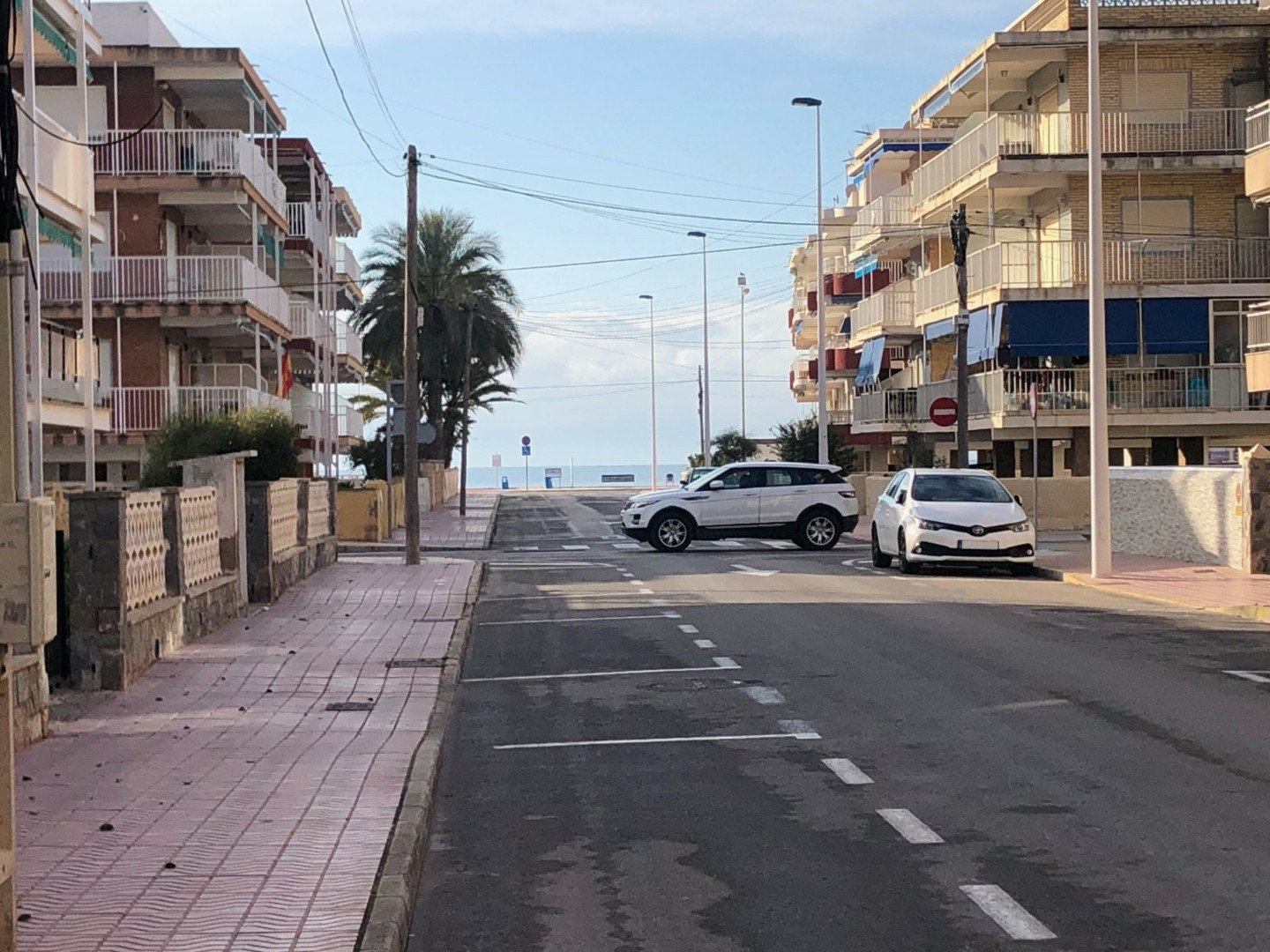 Santa Pola: Beautiful 3-bedroom apartment, recently renovated, located just 150 meters from Gran Playa in the city of Santa Pola.The 80 sq. m. apartment has three 