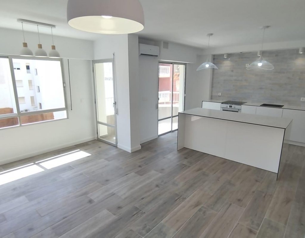 Torrevieja: We present an apartment after renovation on the second line of the sea in the city of Torrevieja, Playa del Cura area.Distance to Playa del Cura - 20  