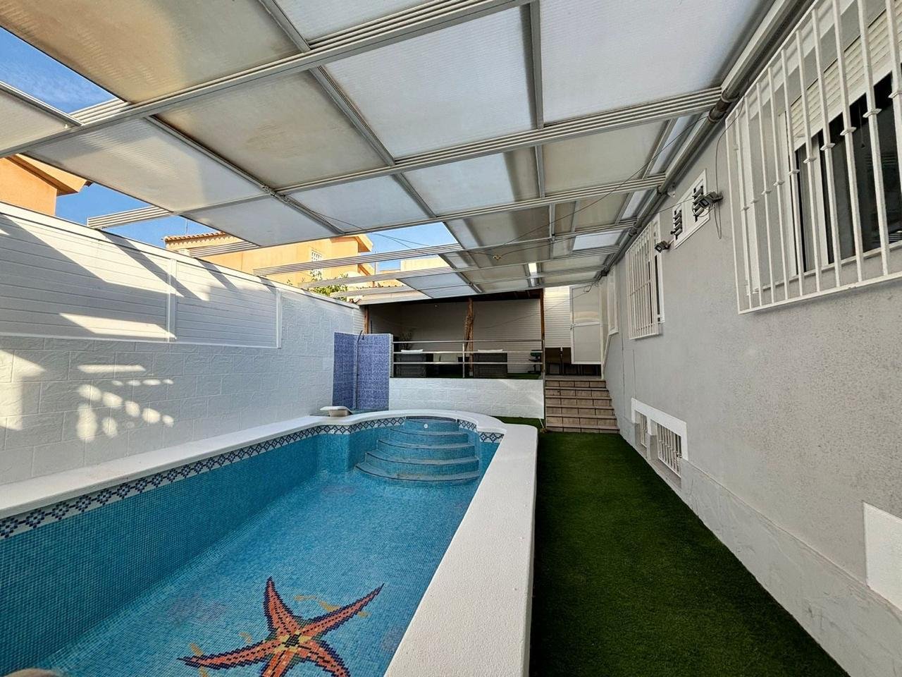 Introducing a cozy house, just 500 meters from the sea in the city of Puerto de MazarrónThe house has an area of 202 m², on a plot of 312 m². The hous