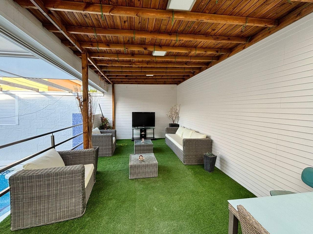 Introducing a cozy house, just 500 meters from the sea in the city of Puerto de MazarrónThe house has an area of 202 m², on a plot of 312 m². The hous