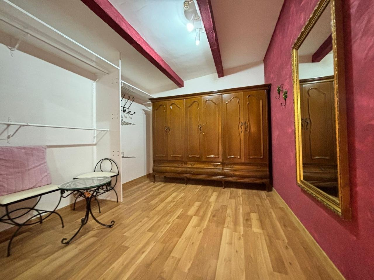 Introducing a cozy house, just 500 meters from the sea in the city of Puerto de MazarrónThe house has an area of 202 m², on a plot of 312 m². The hous