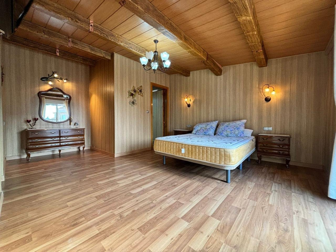 Introducing a cozy house, just 500 meters from the sea in the city of Puerto de MazarrónThe house has an area of 202 m², on a plot of 312 m². The hous