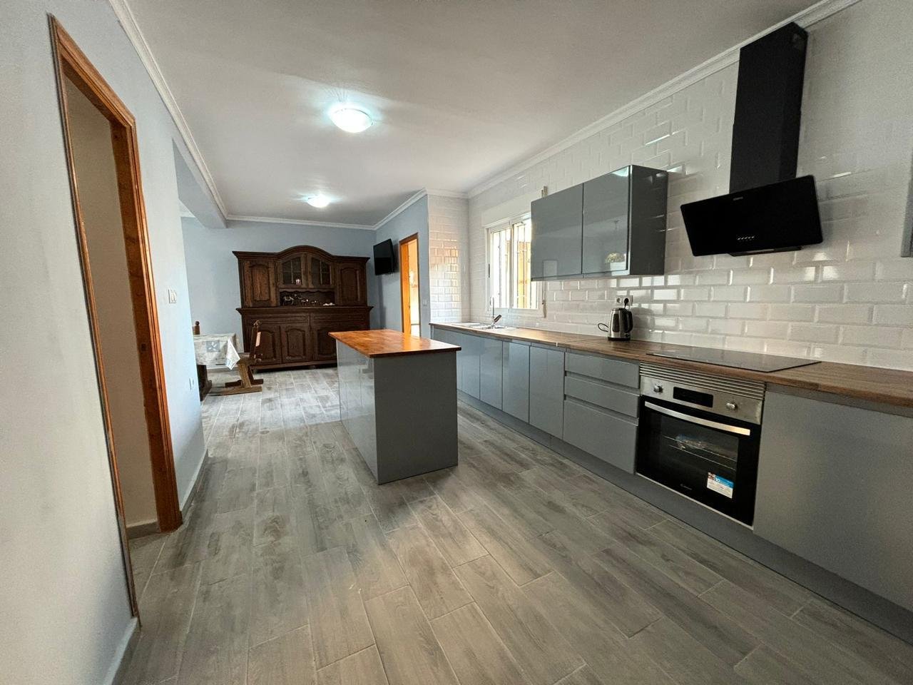 Introducing a cozy house, just 500 meters from the sea in the city of Puerto de MazarrónThe house has an area of 202 m², on a plot of 312 m². The hous