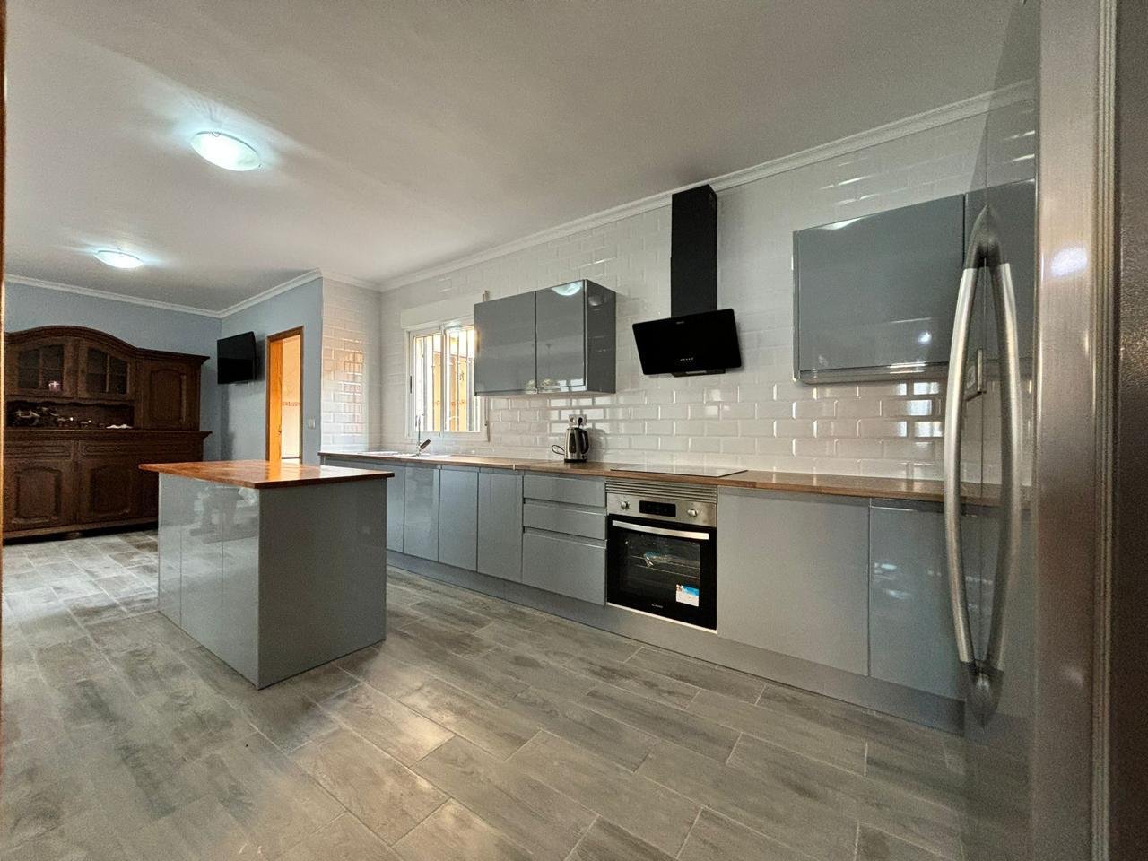 Introducing a cozy house, just 500 meters from the sea in the city of Puerto de MazarrónThe house has an area of 202 m², on a plot of 312 m². The hous