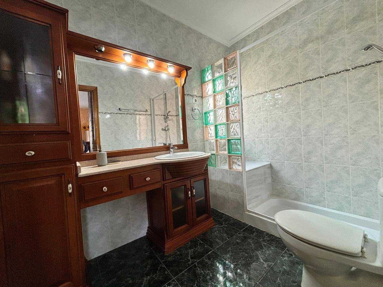 Introducing a cozy house, just 500 meters from the sea in the city of Puerto de MazarrónThe house has an area of 202 m², on a plot of 312 m². The hous