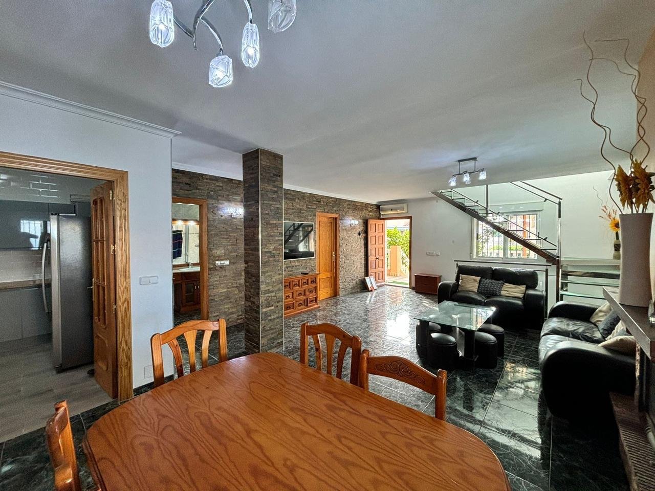 Introducing a cozy house, just 500 meters from the sea in the city of Puerto de MazarrónThe house has an area of 202 m², on a plot of 312 m². The hous