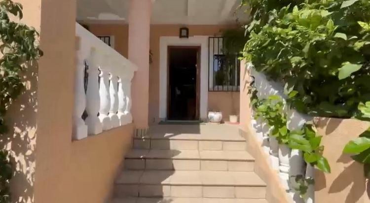 Introducing a cozy house, just 500 meters from the sea in the city of Puerto de MazarrónThe house has an area of 202 m², on a plot of 312 m². The hous