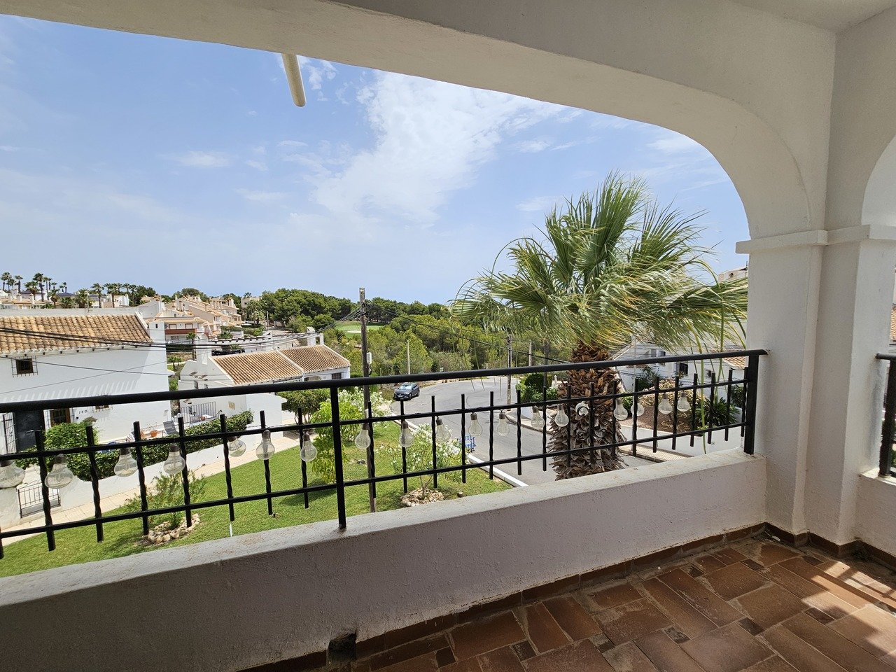 Well presented traditional style Penthouse apartment in the popular area of Verdemar III, Villamartin with private solarium boasting spectacular views