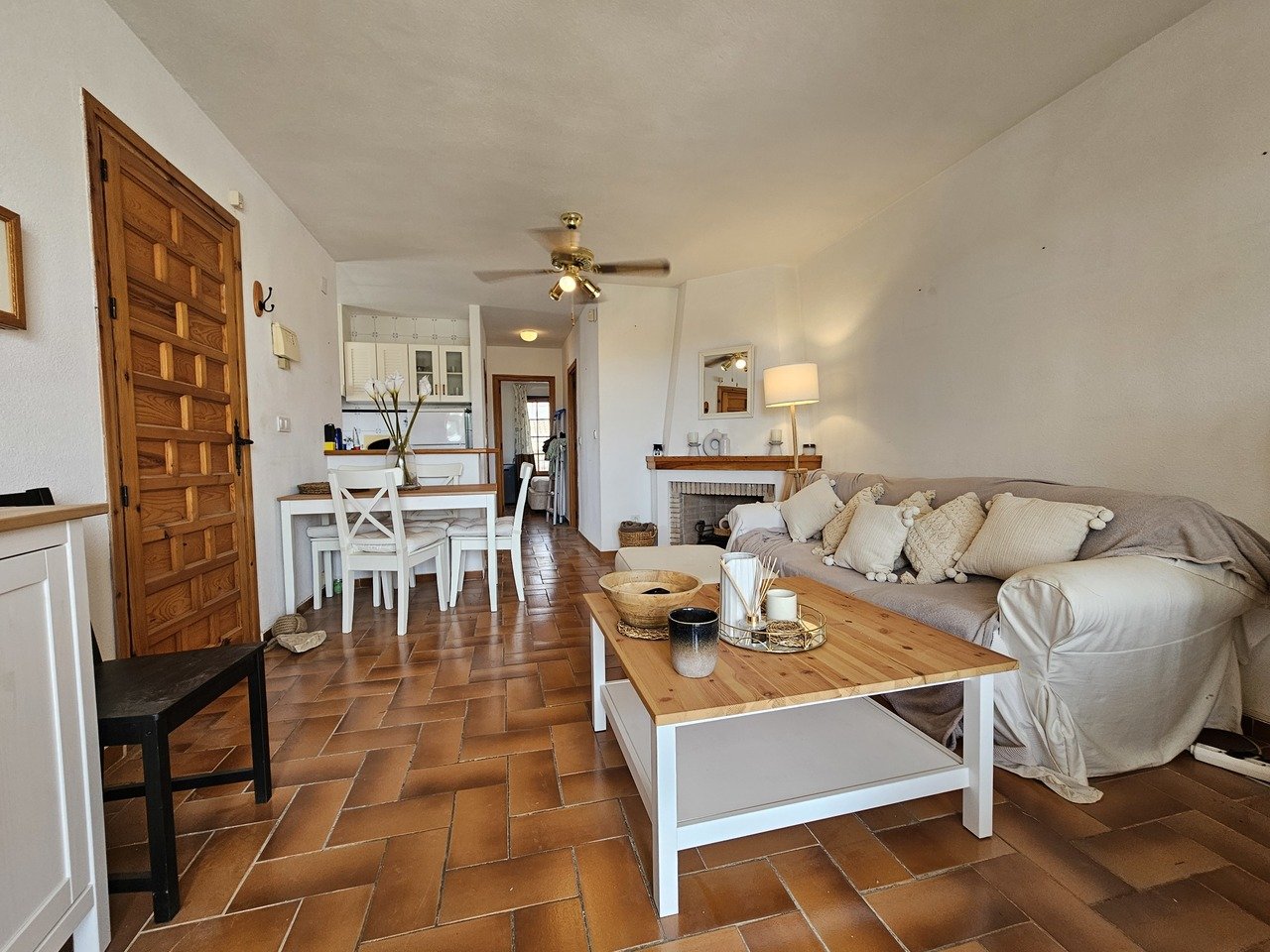 Well presented traditional style Penthouse apartment in the popular area of Verdemar III, Villamartin with private solarium boasting spectacular views