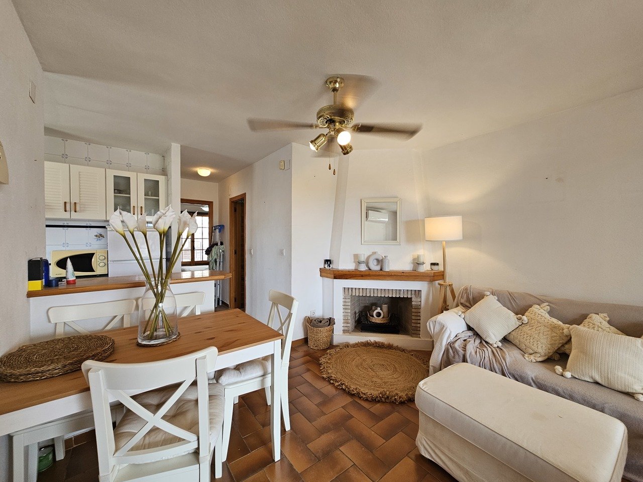 Well presented traditional style Penthouse apartment in the popular area of Verdemar III, Villamartin with private solarium boasting spectacular views