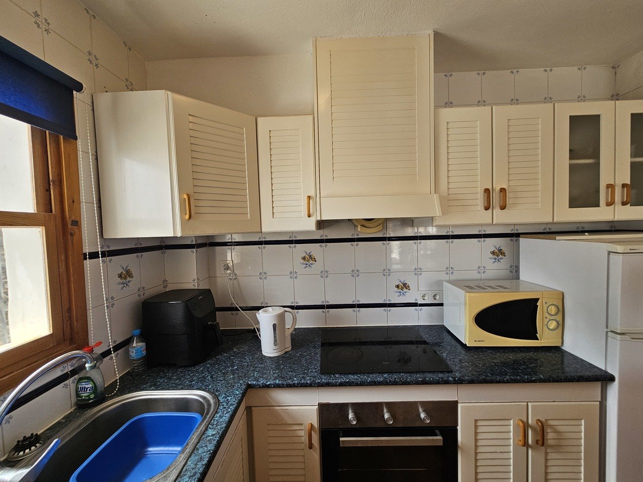 Well presented traditional style Penthouse apartment in the popular area of Verdemar III, Villamartin with private solarium boasting spectacular views