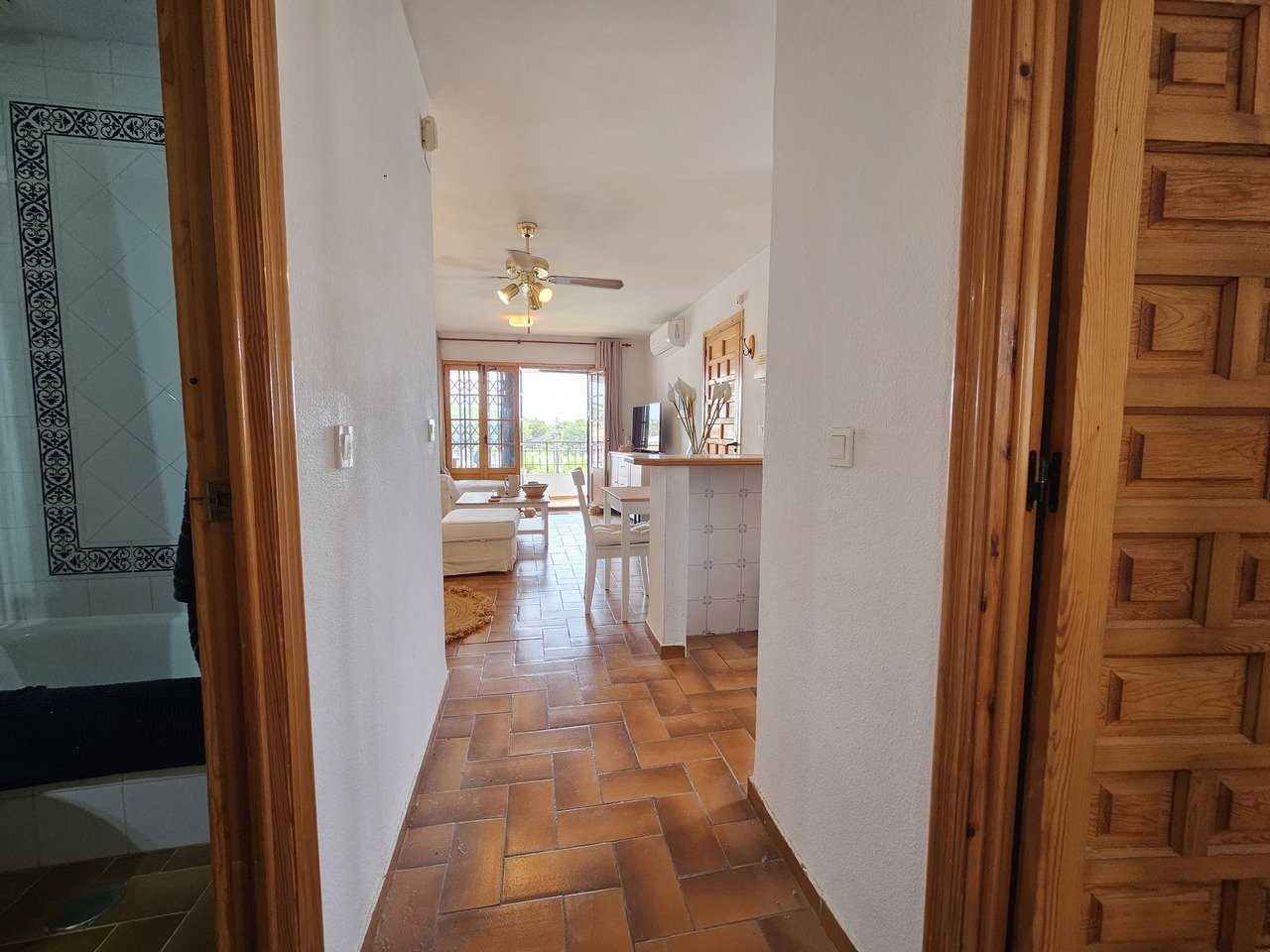 Well presented traditional style Penthouse apartment in the popular area of Verdemar III, Villamartin with private solarium boasting spectacular views