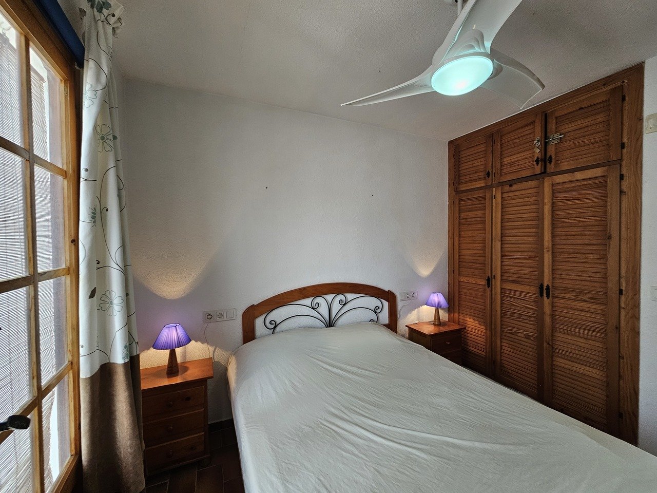 Well presented traditional style Penthouse apartment in the popular area of Verdemar III, Villamartin with private solarium boasting spectacular views