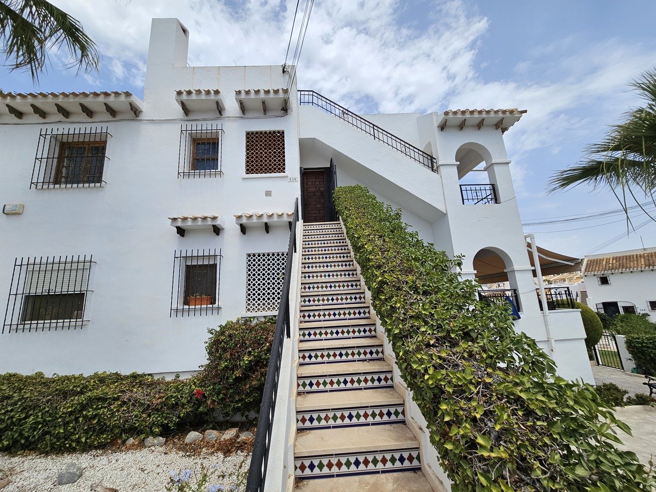 Well presented traditional style Penthouse apartment in the popular area of Verdemar III, Villamartin with private solarium boasting spectacular views