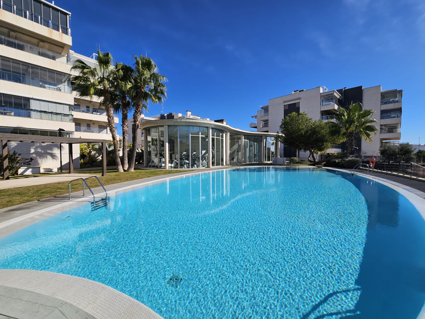 Orihuela Costa: Apartment in the new gated complex Green Hills in Orihuela Costa.Orihuela Costa is a picturesque resort area, part of the Spanish Costa Blanca coast.  