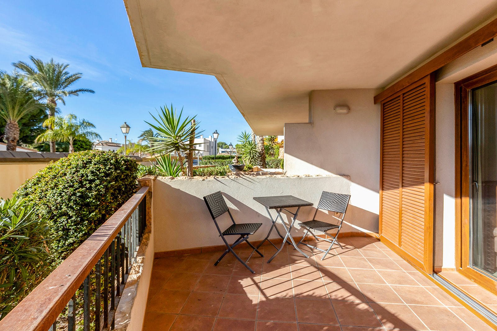 Torrevieja: We present a comfortable apartment on the ground floor in the city of Torrevieja in the Punta Prima area in a residential complex.The residential area 