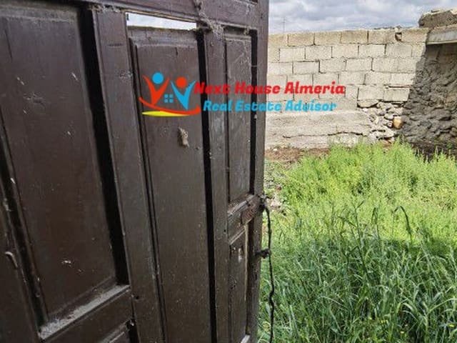 Dieses zu restaurierende Landhaus am Rande des spanischen Dorfes Partaloa in der sonnigen Provinz Almería.

Hier haben Sie die Möglichkeit, ein typisc