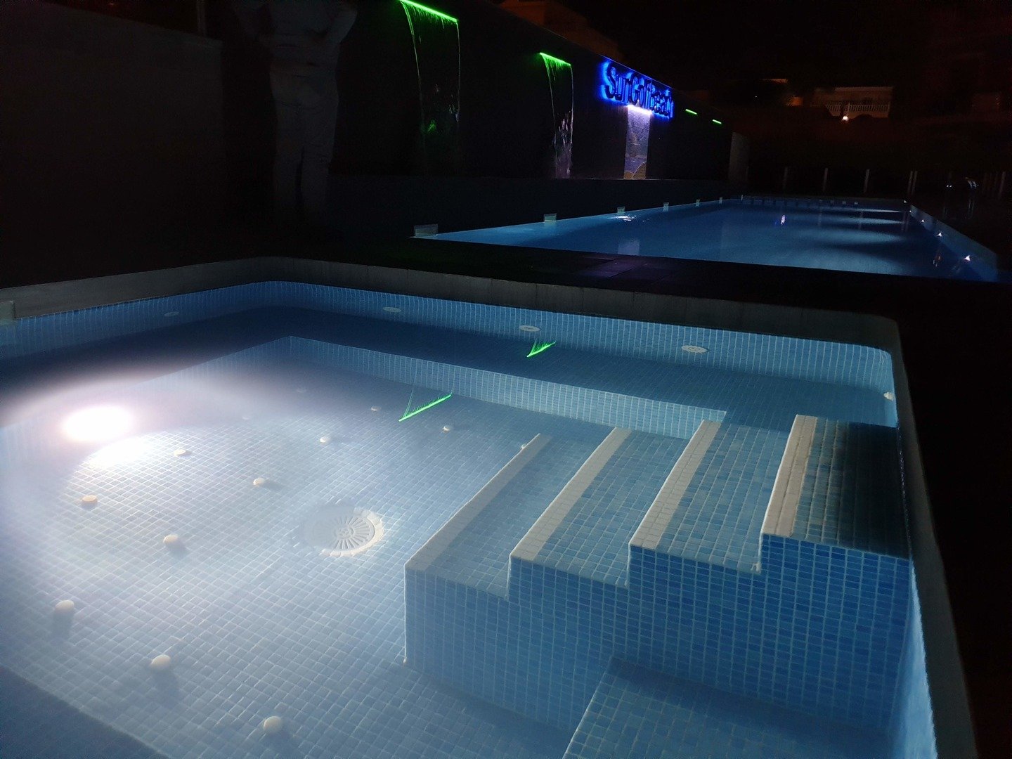 Apartment for sale located in one of the best complexes in the city of Orihuela Costa. There is a communal pool with relaxation area and showers, a ch