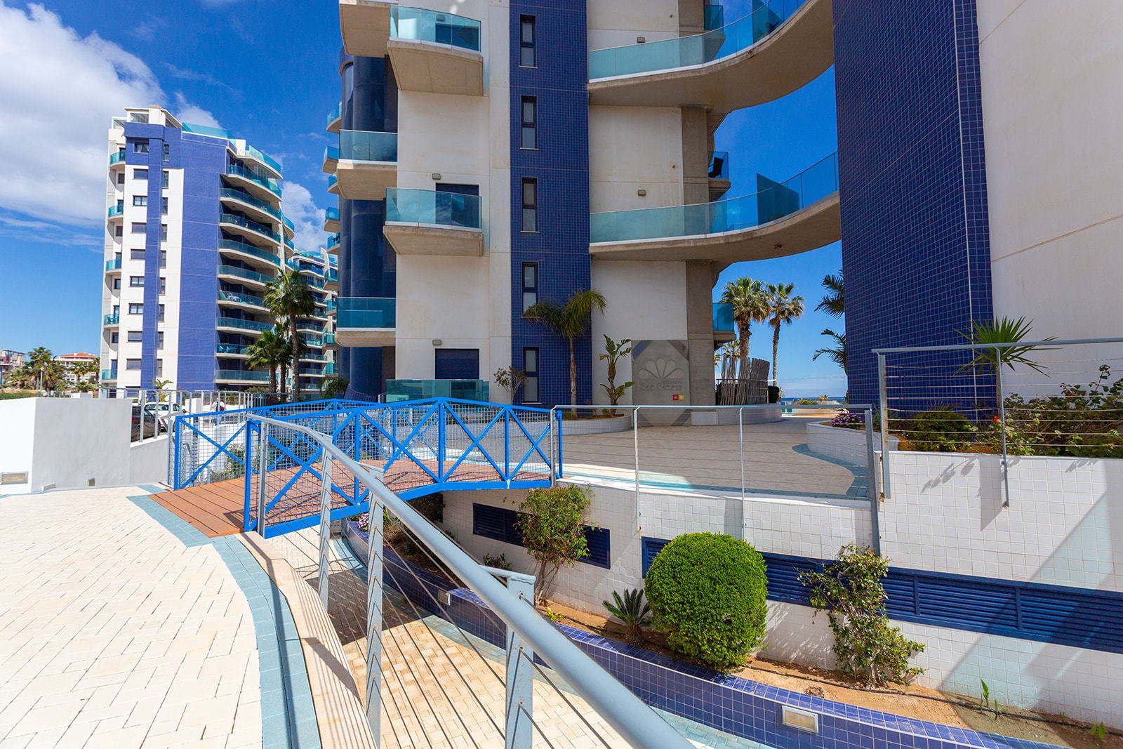 Torrevieja: We present apartments in the premium class residential complex Sea Senses on the first line of the sea in the Punta Prima area.Punta Prima is a quiet  