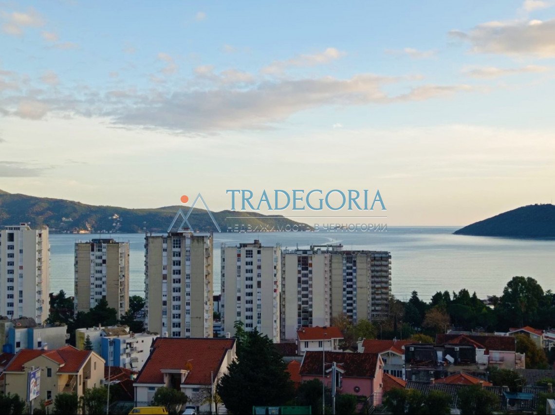 <p>Herceg Novi. Igalo. Villa. Villa with sea view House area - 384 m2 Plot area - 849 m2 Year of construction: 2021 Three floors. Each floor has a bat