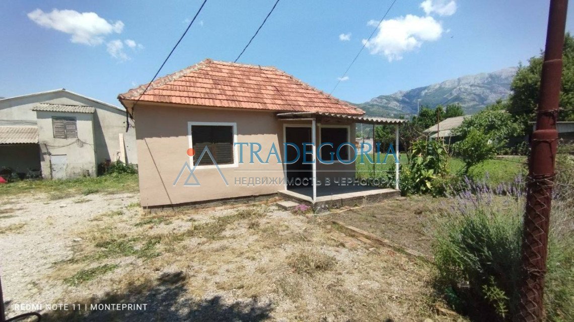 <p>A small legal house of 32m2 on a plot of 532m2 is for sale. Polje area on the plain, Bar.</p><p> According to the specifications, you can build P+2