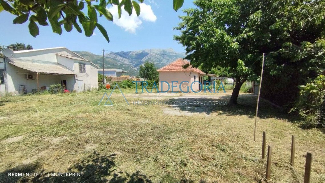 <p>A small legal house of 32m2 on a plot of 532m2 is for sale. Polje area on the plain, Bar.</p><p> According to the specifications, you can build P+2