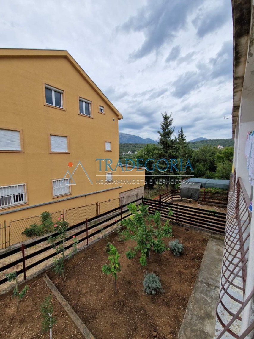 <p>Two-storey townhouse in Uteha</p><p> Two-storey townhouse of 110m2 + terraces</p><p> Land plot 205m2</p><p> House structure :</p><p> - on the groun 