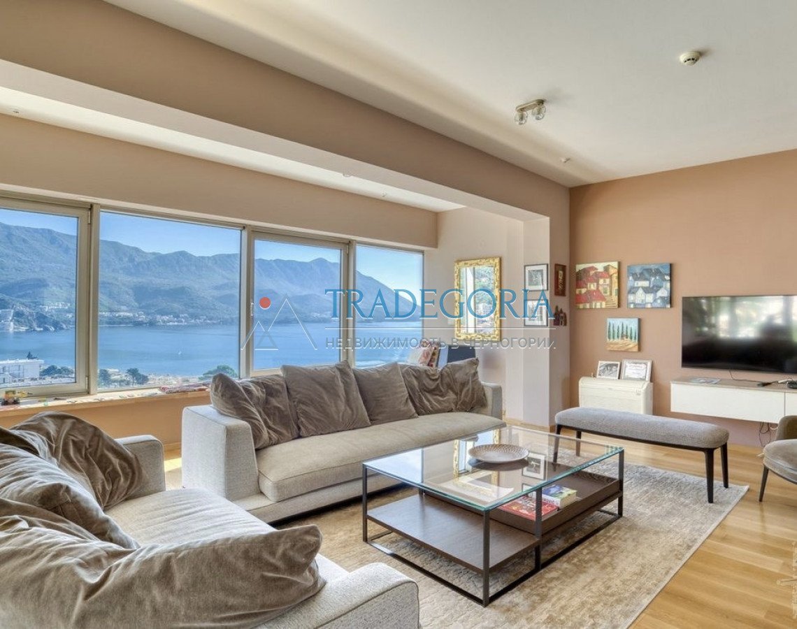 <p>Between the luxurious residential complex Dukley Gardens on one side and the Mediterranean vegetation on the other, with breathtaking views of the  