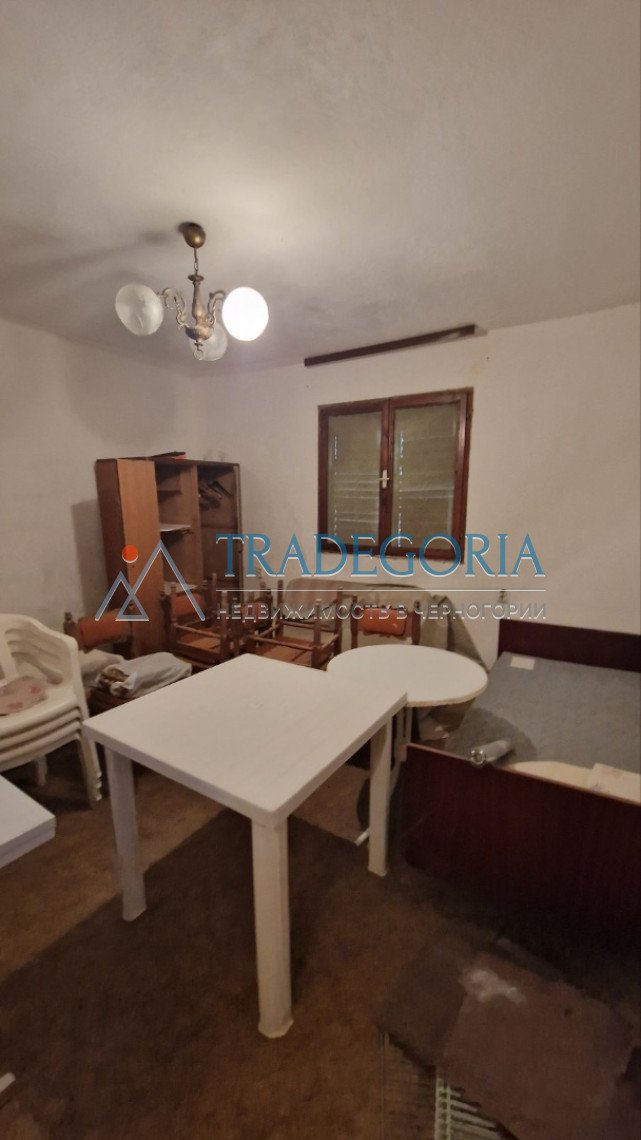 <p>Legal one-story house with garage Utehe.</p><div><p> House area 77m2 + garage + wooden legal house Land area 430m2</p><p> House structure:</p><p> T