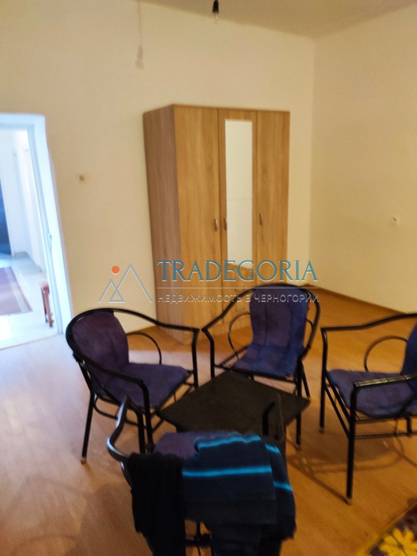 <h2>description</h2><p>Nikšić, Žirovnica district, Rubeža area. Stone house with a large plot. The house was built in 1949, renovated in 2018. The thi