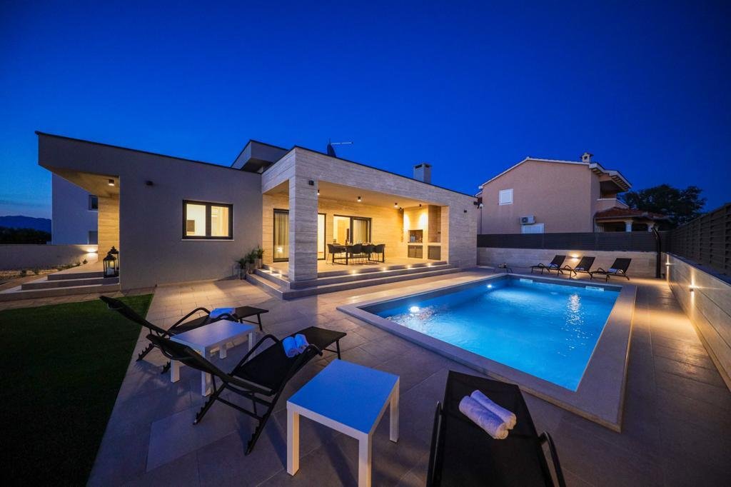 Nin: Moderne Villa in der Nähe von Zadar 