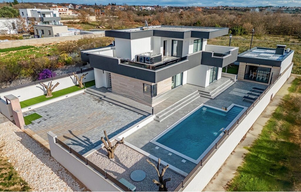 Zadar: Eine schöne Villa mit Pool in der Nähe von Zadar 