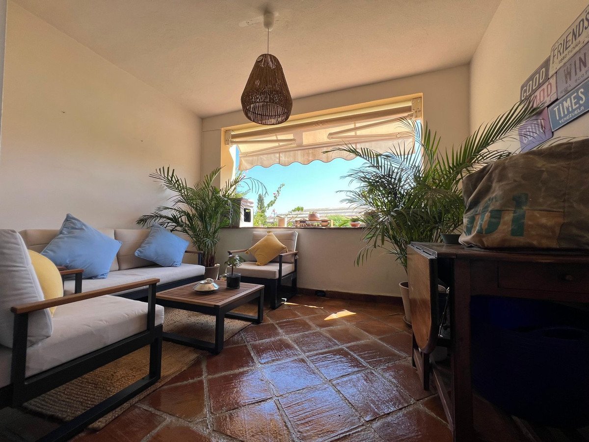 Guadalmina Alta: Dieses charmante Apartment mit 2 Schlafzimmern und Badezimmern in Guadalmina Alta ist eine unwiderstehliche Option für diejenigen, die Komfort, Modern 