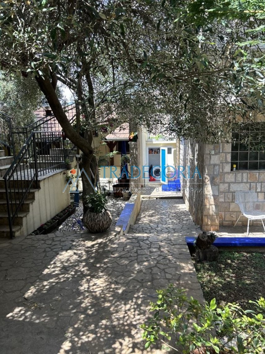 <h2>description</h2><div>Mini-hotel with a restaurant in one of the most touristic places in Montenegro, Dobra Vody.</div><div> House area - 600 m2</d