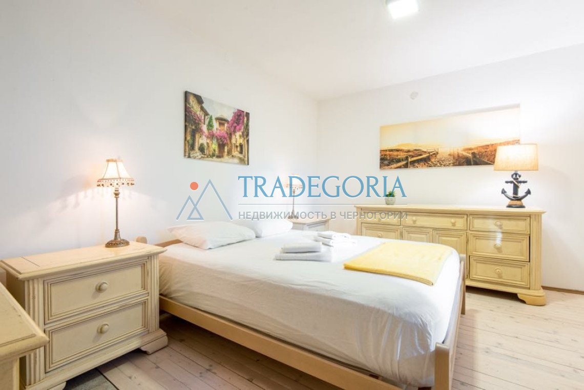 <h2>description</h2><div>Mini-hotel with a restaurant in one of the most touristic places in Montenegro, Dobra Vody.</div><div> House area - 600 m2</d