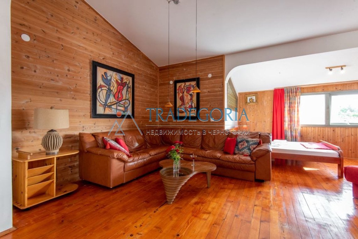 <h2>description</h2><div>Mini-hotel with a restaurant in one of the most touristic places in Montenegro, Dobra Vody.</div><div> House area - 600 m2</d