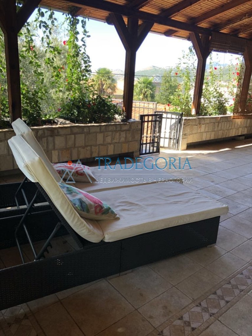 <h2>description</h2><div>Mini-hotel with a restaurant in one of the most touristic places in Montenegro, Dobra Vody.</div><div> House area - 600 m2</d