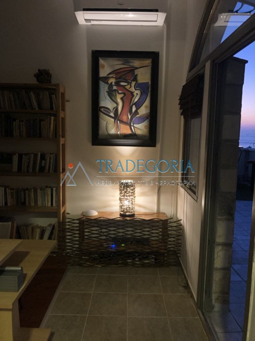 <h2>description</h2><div>Mini-hotel with a restaurant in one of the most touristic places in Montenegro, Dobra Vody.</div><div> House area - 600 m2</d