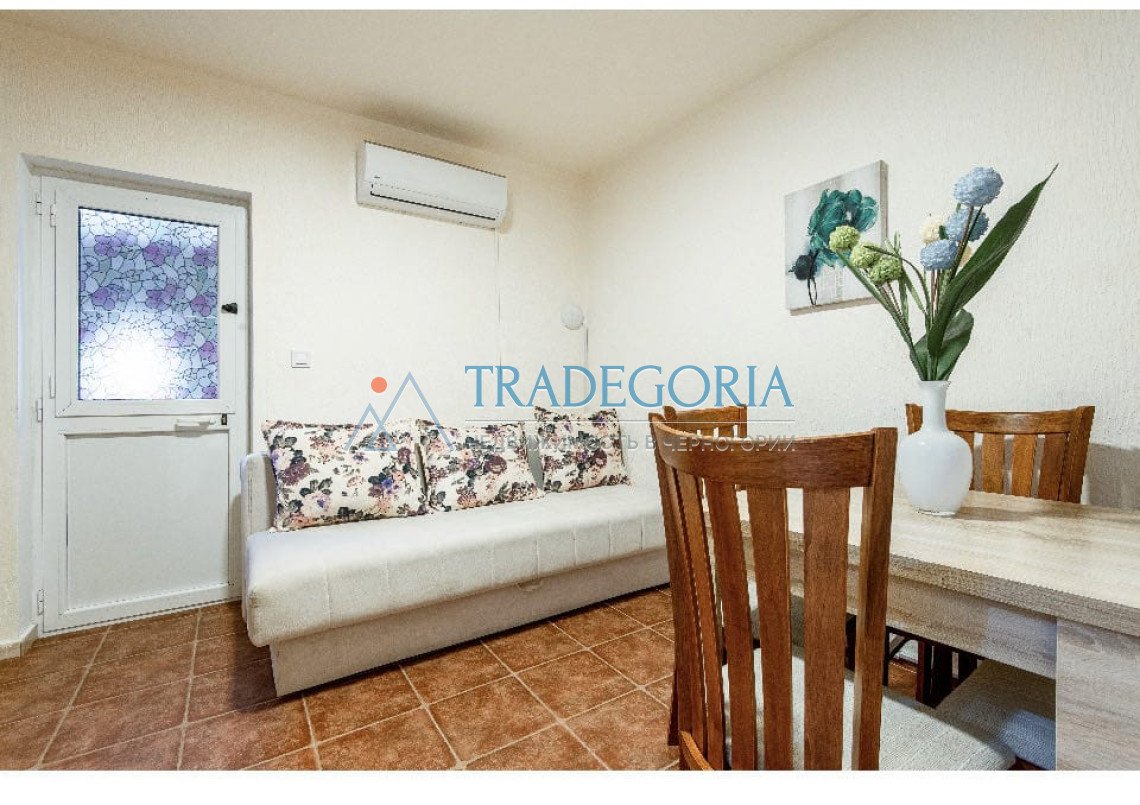 <h2>description</h2><div>Mini-hotel with a restaurant in one of the most touristic places in Montenegro, Dobra Vody.</div><div> House area - 600 m2</d