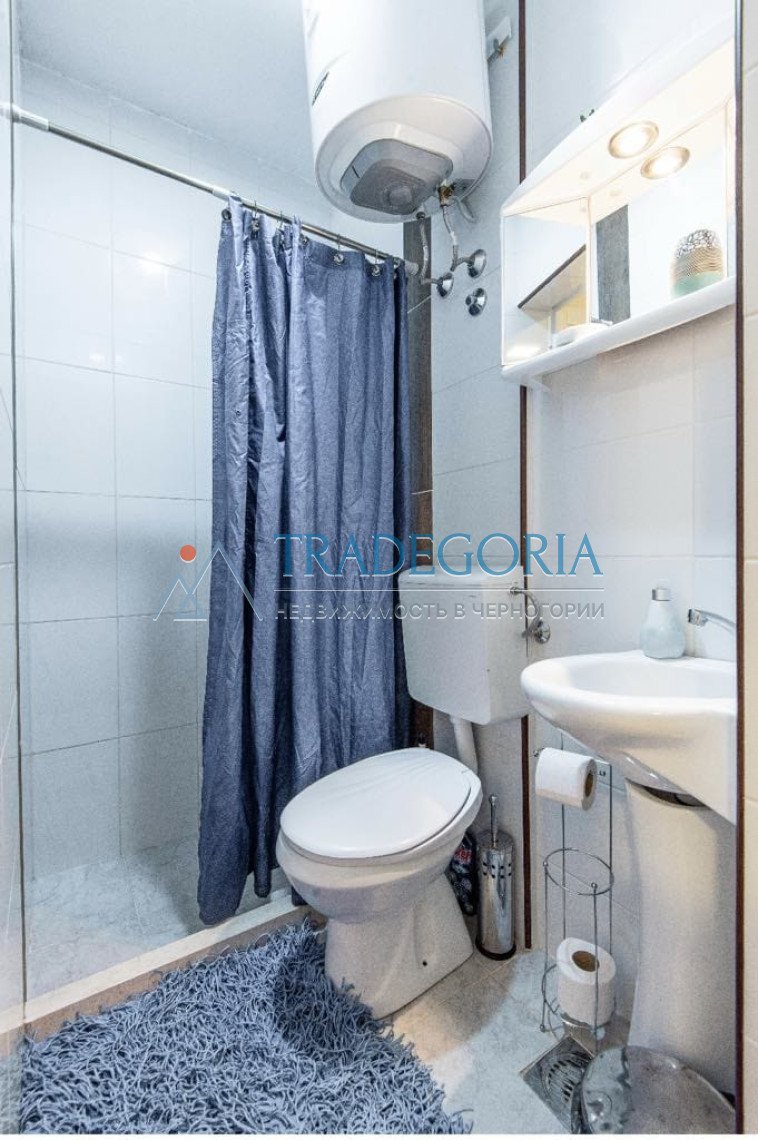 <h2>description</h2><div>Mini-hotel with a restaurant in one of the most touristic places in Montenegro, Dobra Vody.</div><div> House area - 600 m2</d