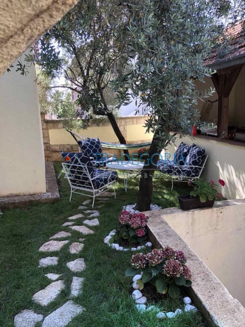 <h2>description</h2><div>Mini-hotel with a restaurant in one of the most touristic places in Montenegro, Dobra Vody.</div><div> House area - 600 m2</d