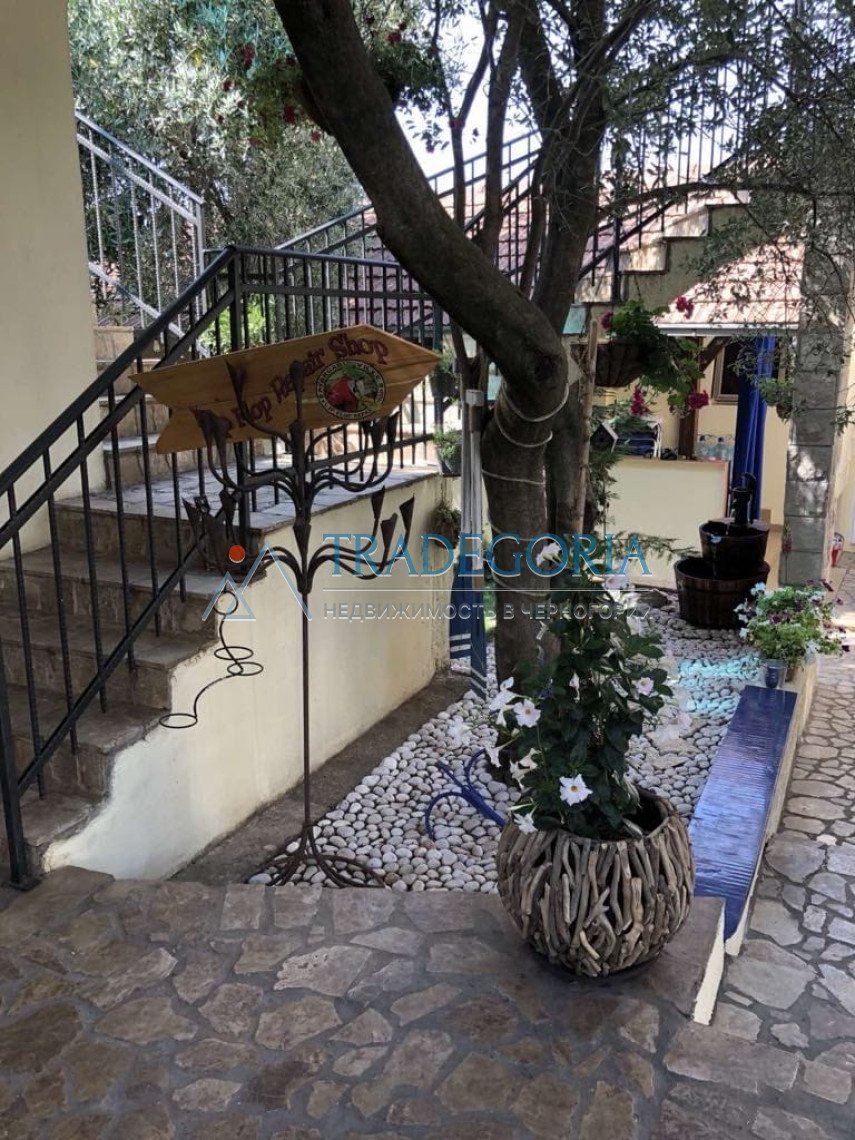 <h2>description</h2><div>Mini-hotel with a restaurant in one of the most touristic places in Montenegro, Dobra Vody.</div><div> House area - 600 m2</d