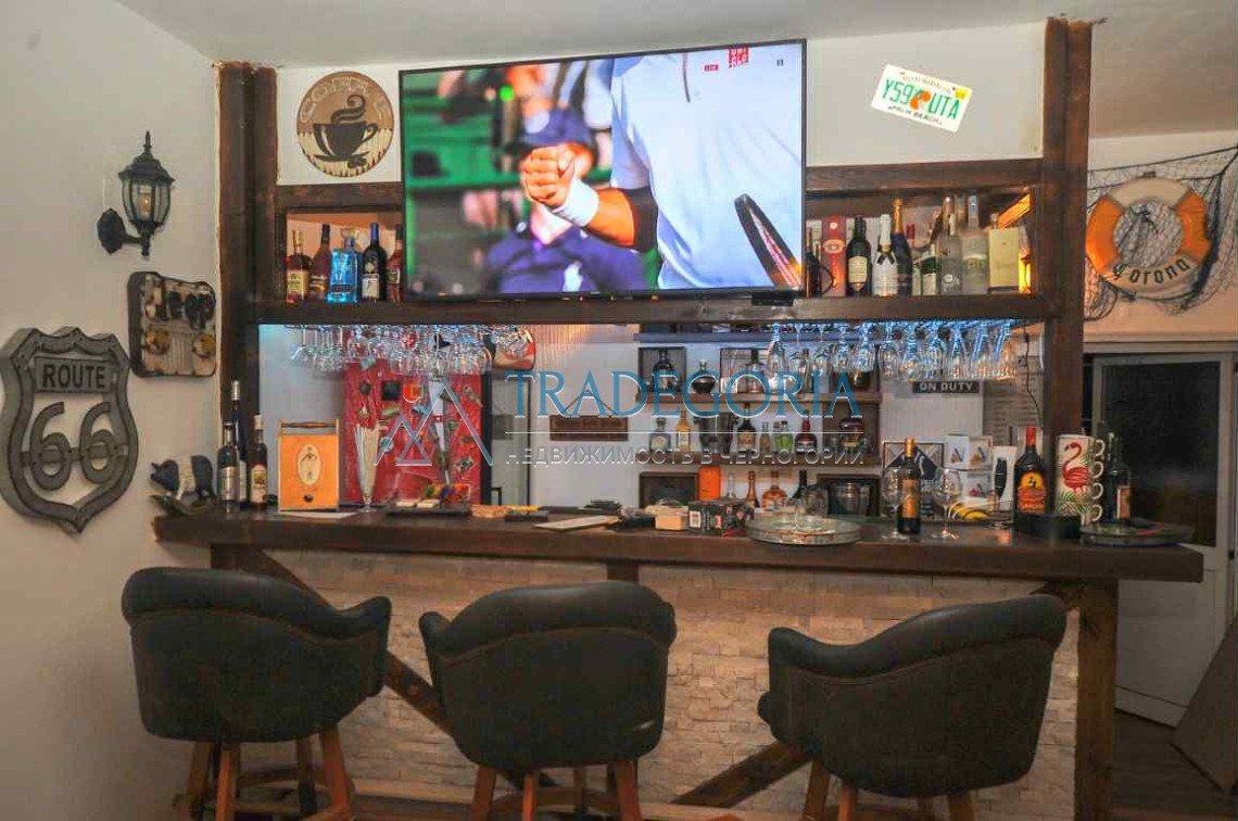 <h2>description</h2><div>Mini-hotel with a restaurant in one of the most touristic places in Montenegro, Dobra Vody.</div><div> House area - 600 m2</d