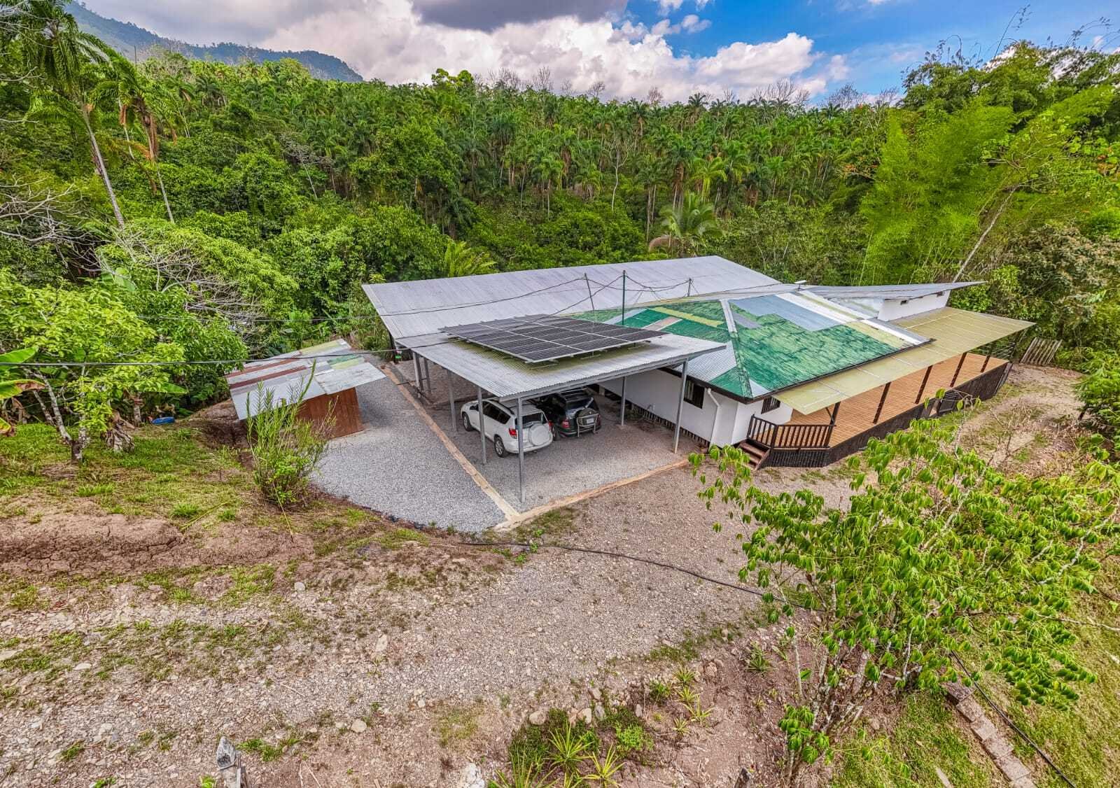 San Pedro: Costa Rica: Modernisierte Farm mit Obstanbau & autarkem Leben 