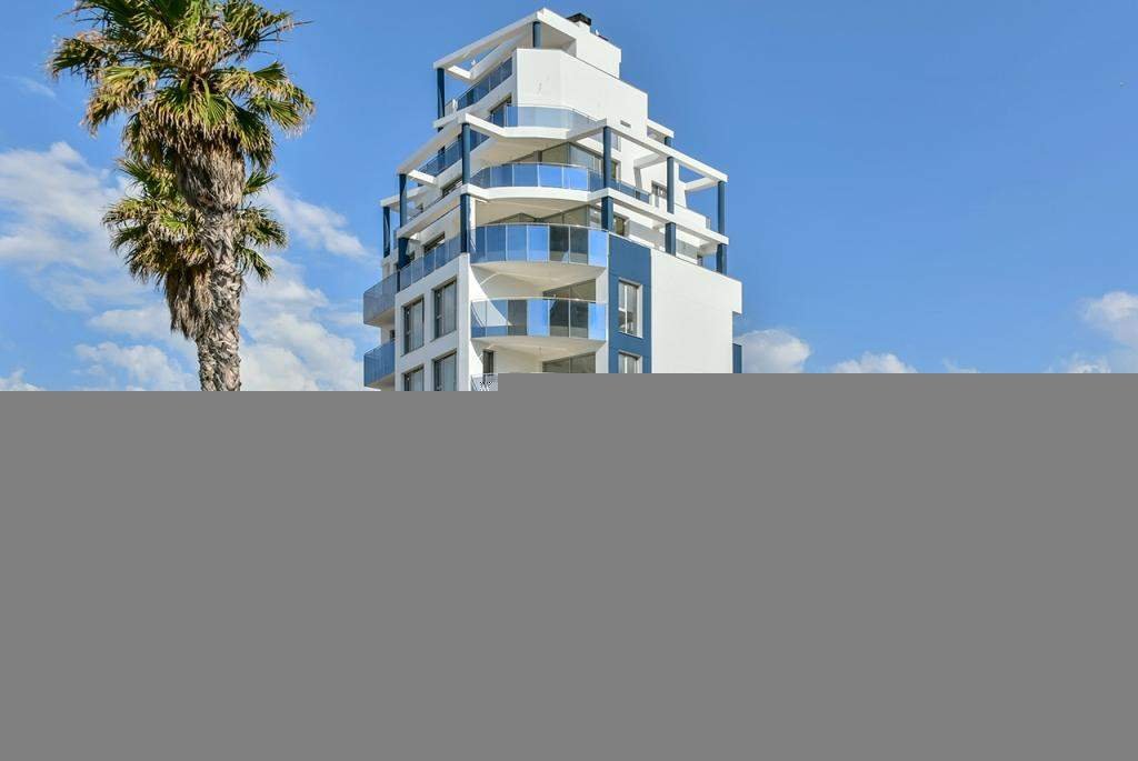 Wohnung der jüngsten Konstruktion in einem  modernen Stil mit sehr guten Qualitäten, befindet sich in der zweiten Meereslinie zwei Schritte vom Cantal