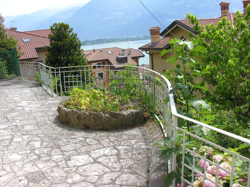 Historische Villa Liberty mit Seeblick und genehmigten Sanierungsprojekt in Lovere - Lago d&quot;Iseo