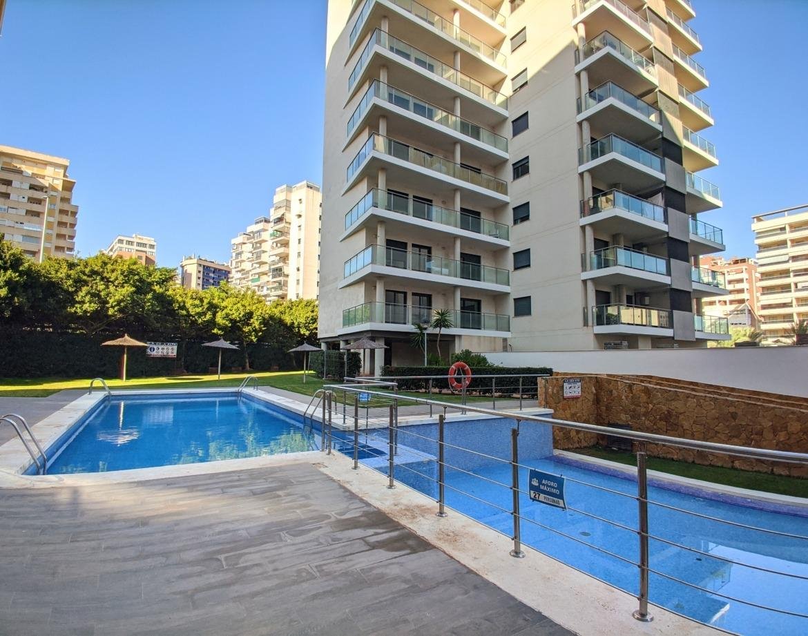 villajoyosa:  An excellent choice for comfortable permanent living, vacation home, or a profitable investment.The apartment features one bedroom, a spacious living 
